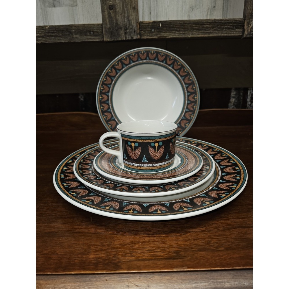 Mikasa Intaglio BAVARIA CAC63‎ 1 Place Setting Dinnerware 5 pc Stoneware Autumn